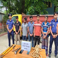  শিবগঞ্জে গরু চুরিতে ব্যবহৃত পিকআপসহ সরঞ্জাম জব্দ