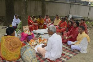 গোমস্তাপুরে মুক্তিযুদ্ধে নিহতের স্মরণে পুষ্প অর্পণ