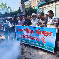 গোমস্তাপুরে আরসিসি সড়ক নির্মাণ ও পরিচ্ছন্নতা অভিযানের উদ্বোধন