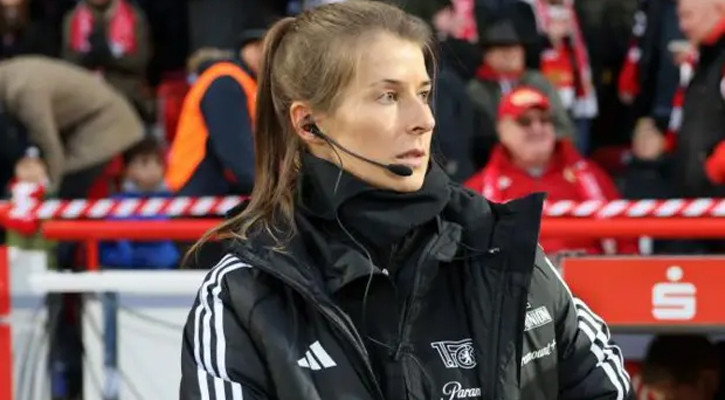 ইউরোপীয় ফুটবলে পুরুষ দলের ডাগআউটে প্রথম নারী প্রধান কোচ