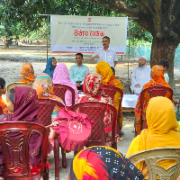 বাল্যবিবাহ ও মাদক প্রতিরোধে নাচোলে উঠান বৈঠক