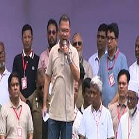 এবার নারীদের ‘এলপিজি কার্ড’ দেয়ার ঘোষণা প্রধানমন্ত্রীর