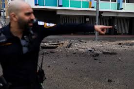 ইসরায়েলে ইরানের বিমান হামলা, আহত ১৬