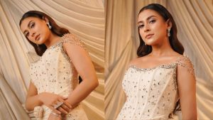 আভিজাত্যপূর্ণ সাদা গাউনে গ্ল্যামারাস মেহজাবীন