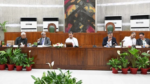 নতুন ই-বাস ও ট্রাক আমদানিতে শুল্ক ছাড়ের সিদ্ধান্ত মন্ত্রিসভায়
