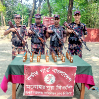 শিবগঞ্জ সীমান্তে বিজিবির অভিযানে ভারতীয় মদ জব্দ